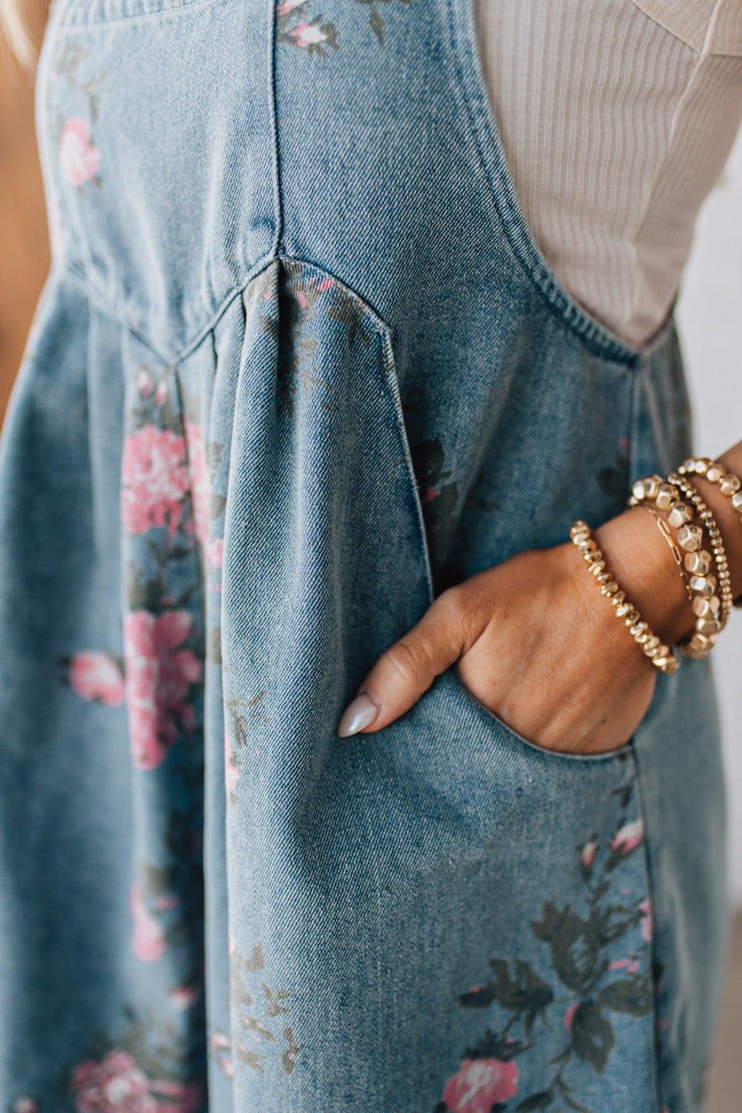 Lucinda | Salopette courte en jean à fleurs