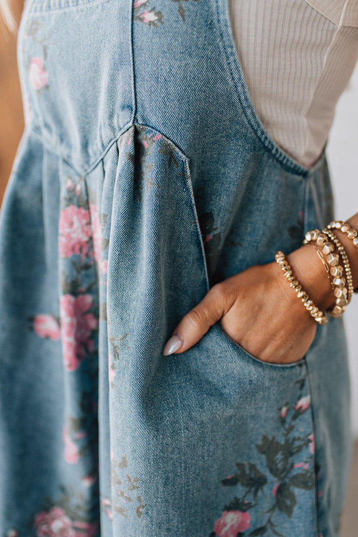 Lucinda | Salopette courte en jean à fleurs