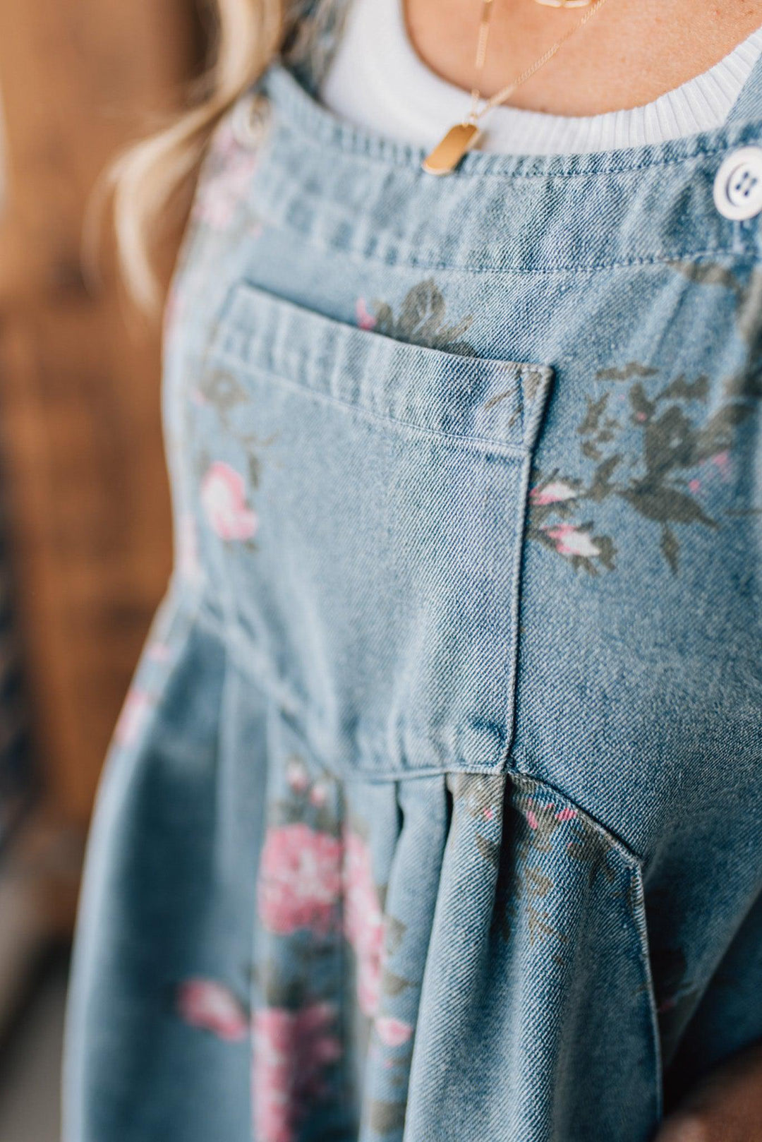 Lucinda | Salopette courte en jean à fleurs
