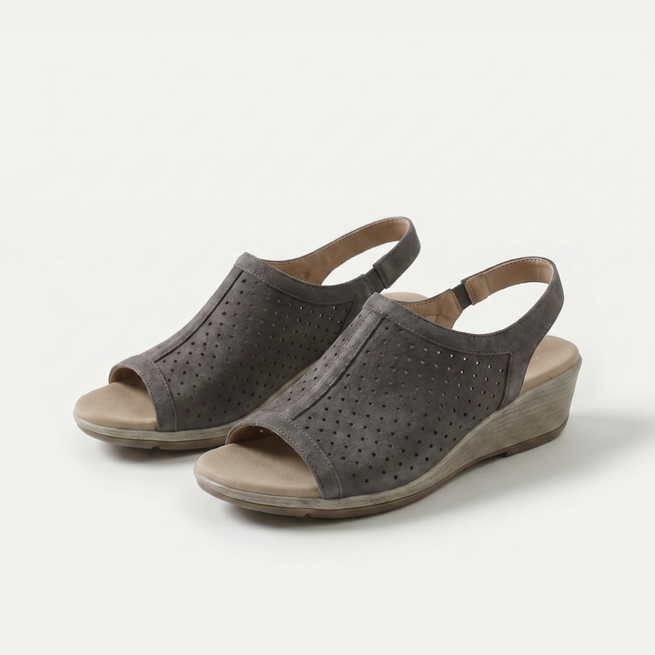 Hazel – Subtle Elegance in Soft Gray