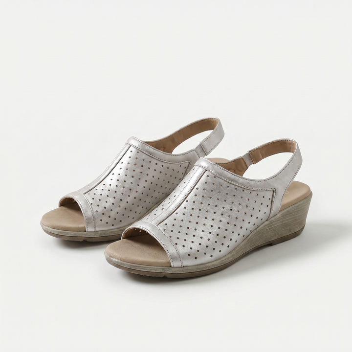Hazel – Subtle Elegance in Soft Gray