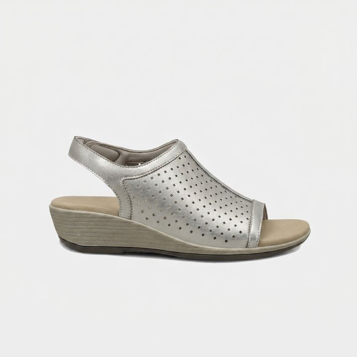 Hazel – Subtle Elegance in Soft Gray