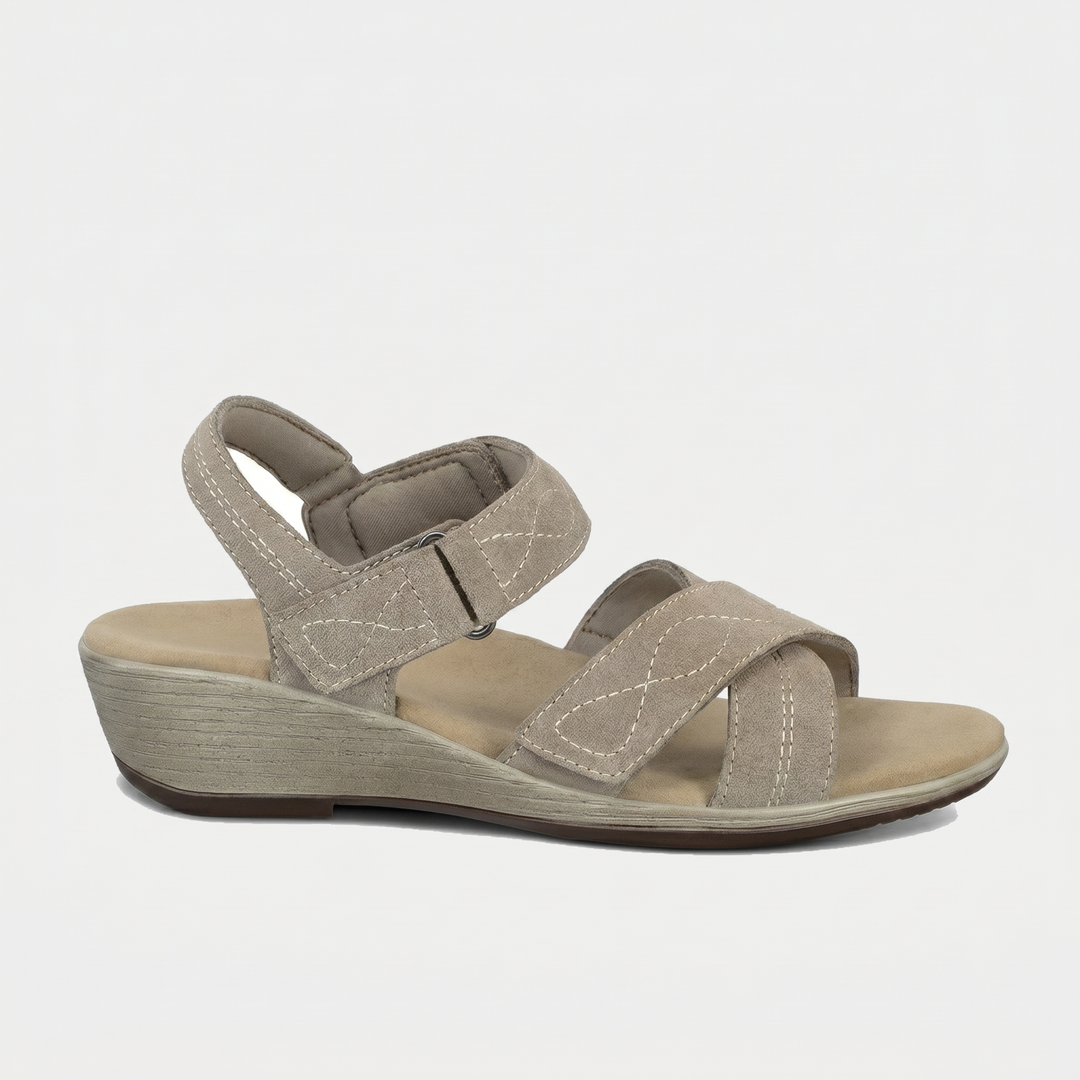 Holly – Cozy Sophistication in Gentle Taupe